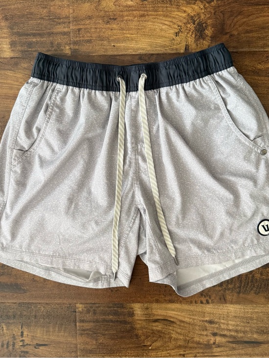 Vuori Other - Vuori Kore Shorts - Men's Size Small Platinum Lined 5”